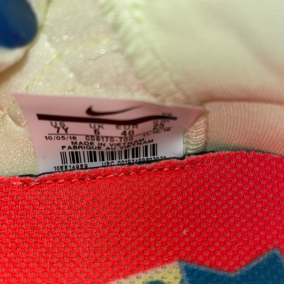 Nike huarache running shoes. - Picture 2 of 6